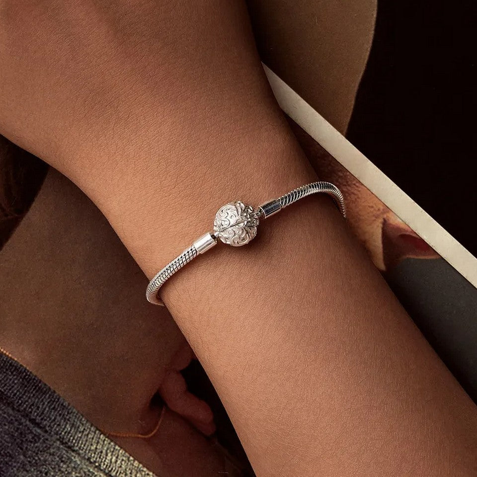 Retro Pattern Bangle Bracelet