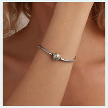 Retro Pattern Bangle Bracelet