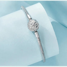 Retro Pattern Bangle Bracelet