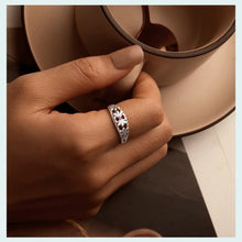 Retro Iris Flower Ring