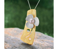 Pearl flower pendant
